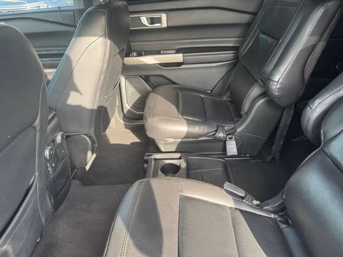 Used 2021 Ford Explorer XLT RWD image 28