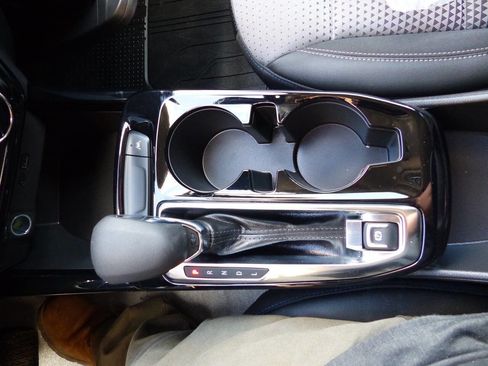 Used 2025 Chevrolet Trax LT w/ Driver Confidence Package image 47