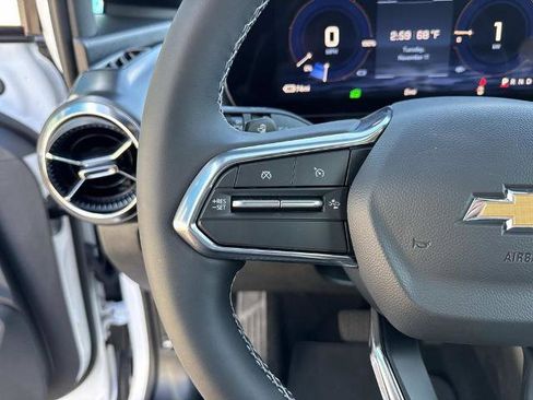 New 2026 Chevrolet Equinox EV LT image 16