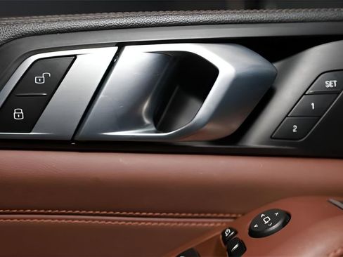 Used 2023 BMW X5 xDrive40i w/ M Sport Package image 21