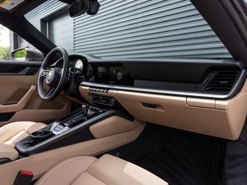 Certified 2024 Porsche 911 Carrera RWD image 31