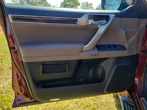 Used 2021 Lexus GX 460 Premium w/ Premium Package image 16