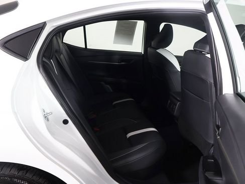 Used 2025 Toyota Camry SE image 28