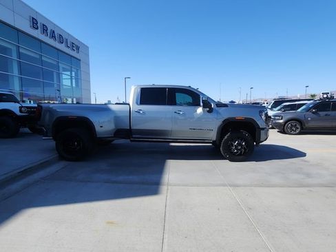 Used 2025 GMC Sierra 3500 Denali Ultimate AWD/4WD image 4