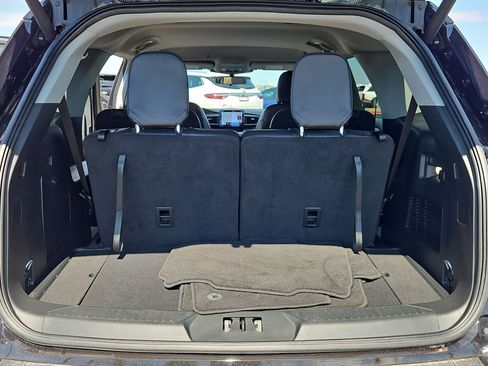 Used 2023 Ford Explorer XLT w/ Equipment Group 202A RWD image 7