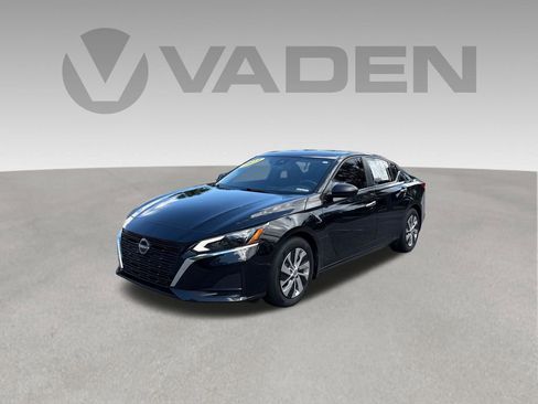 Certified 2024 Nissan Altima 2.5 S FWD image 4