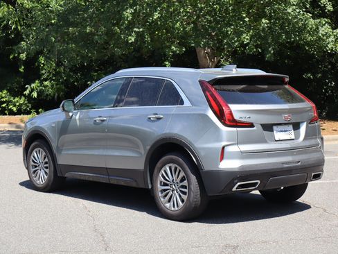 Used 2025 Cadillac XT4 Premium Luxury FWD image 7