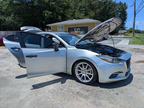 Used 2018 MAZDA MAZDA3 Touring FWD image 7