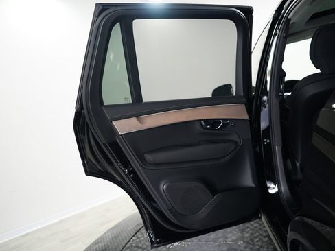 Used 2025 Volvo XC90 B6 Plus AWD/4WD image 13