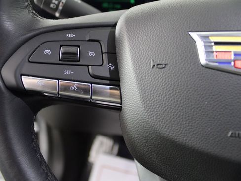 Used 2024 Cadillac XT4 Premium Luxury image 16