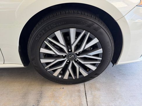Used 2025 Nissan Altima 2.5 SV FWD image 30