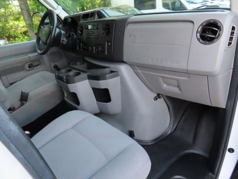 Used 2014 Ford E-150 and Econoline 150 RWD image 17