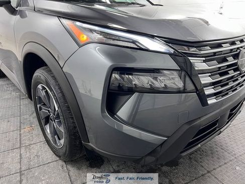 Used 2025 Nissan Rogue SV FWD image 8