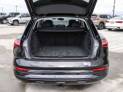 Used 2024 Audi Q8 e-tron Premium Plus image 38