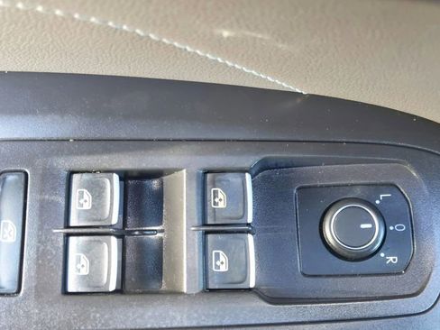 Used 2023 Volkswagen Atlas SE image 16