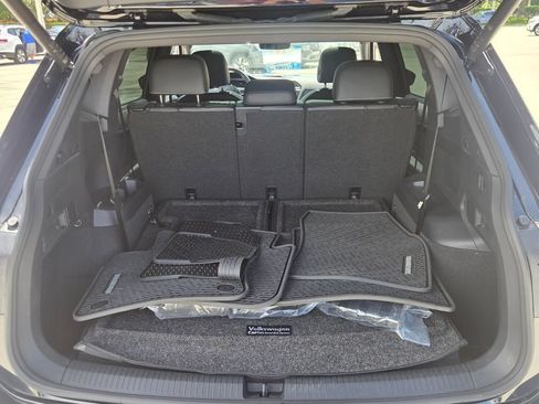 Certified 2024 Volkswagen Tiguan SE R-Line FWD image 15