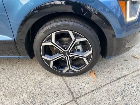 Used 2023 Kia Niro SX Touring image 24