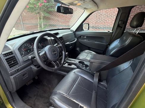 Used 2012 Jeep Liberty Sport AWD/4WD image 11