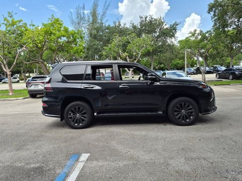 Used 2023 Lexus GX 460 Premium w/ Accessory Package AWD/4WD image 4