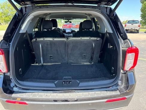 Used 2024 Ford Explorer XLT w/ Equipment Group 202A AWD/4WD image 13