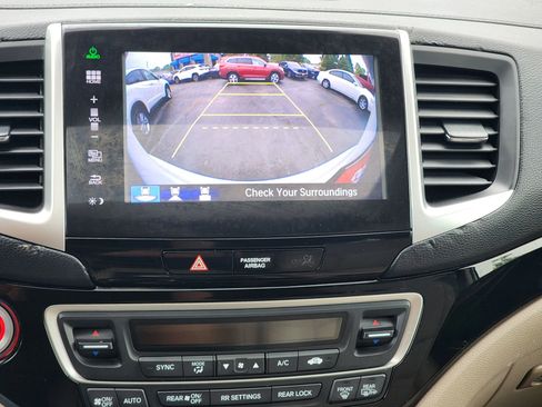 Used 2016 Honda Pilot Touring image 17