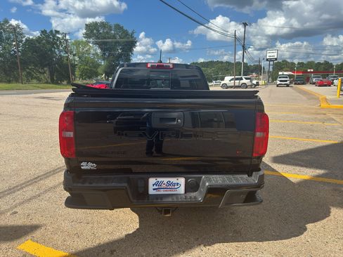 Used 2022 Chevrolet Colorado Z71 w/ Trail Boss Package AWD/4WD image 9