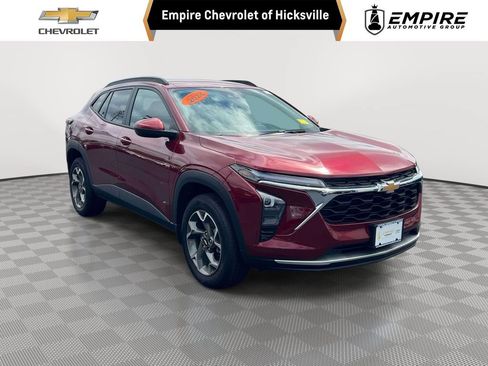 Used 2024 Chevrolet Trax LT w/ Driver Confidence Package FWD image 1