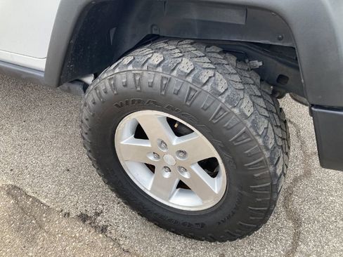 Used 2012 Jeep Wrangler Unlimited Sport image 14