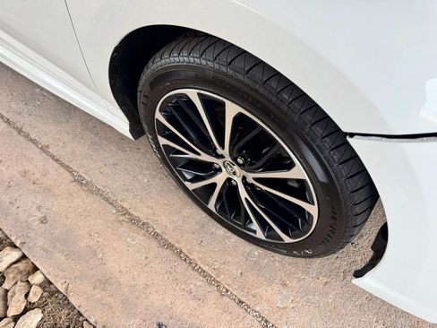 Used 2018 Toyota Camry SE FWD image 26