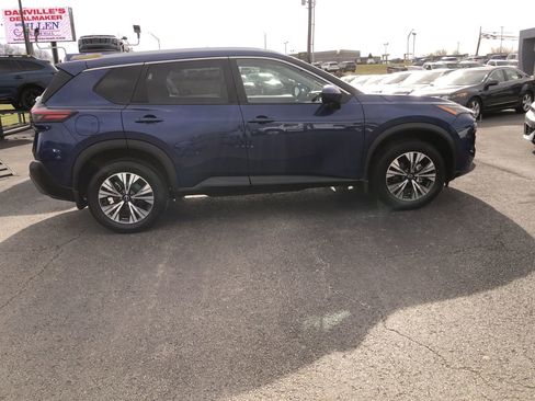 Used 2023 Nissan Rogue SV w/ SV Premium B Package image 6