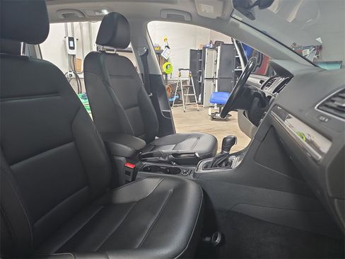 Used 2017 Volkswagen Golf Alltrack SE image 10