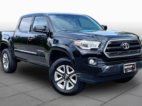 Used 2017 Toyota Tacoma SR5 w/ Tow Package AWD/4WD image 3