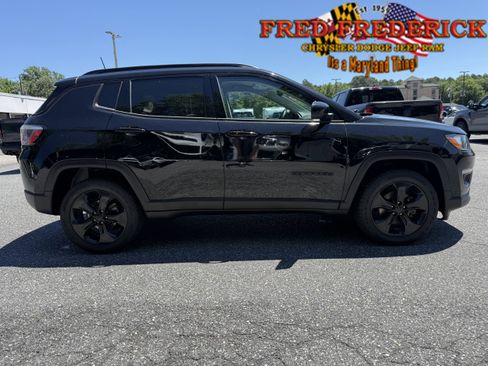 Used 2019 Jeep Compass Latitude AWD/4WD image 9