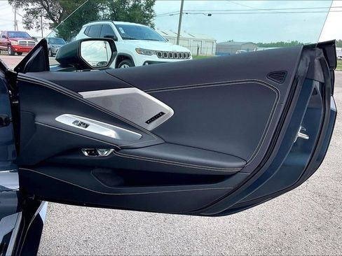 Certified 2021 Chevrolet Corvette Stingray Preferred Cpe w/ Body-Color Dual Roof Package RWD image 25
