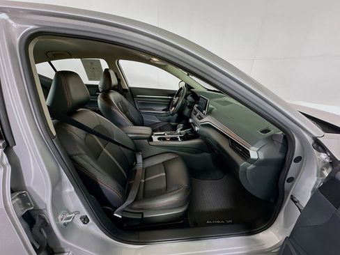 Used 2024 Nissan Altima 2.5 SR FWD image 31