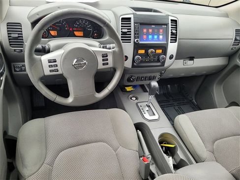 Used 2020 Nissan Frontier SV image 9
