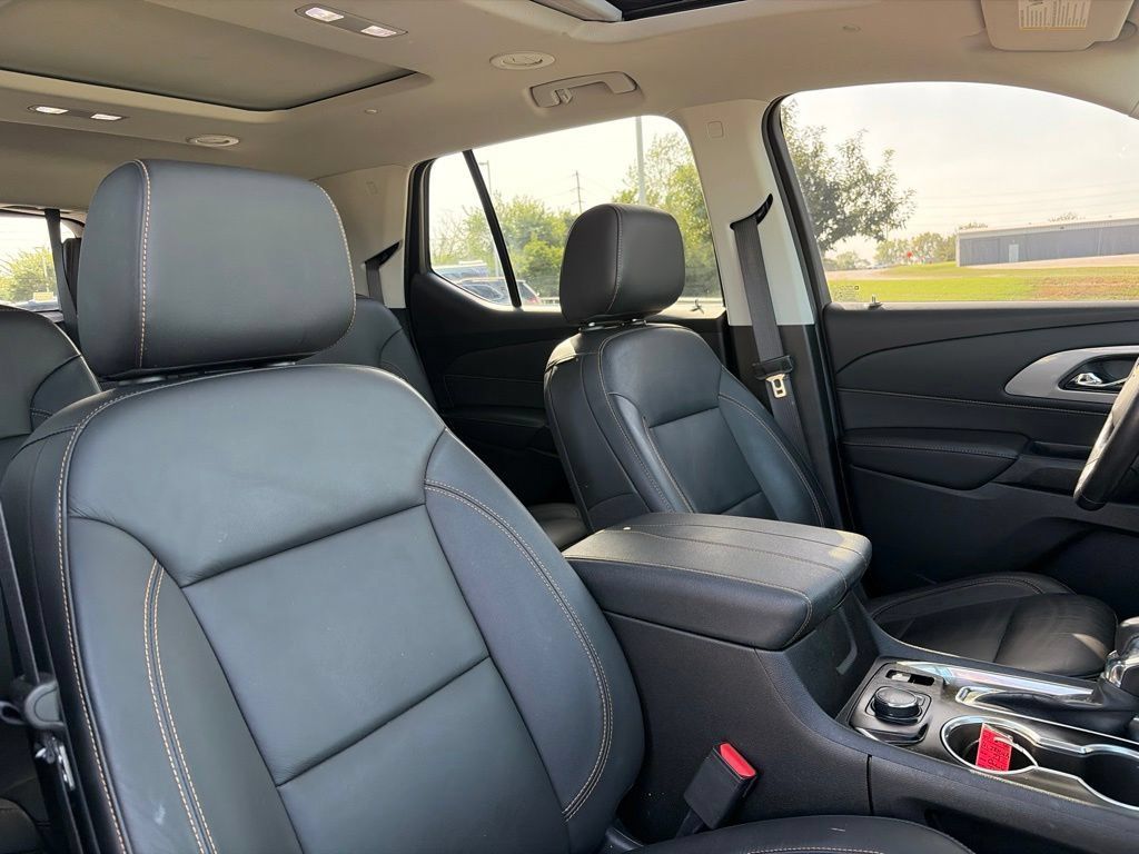 Used 2021 Chevrolet Traverse LT w/ LT Premium Package AWD/4WD image 30