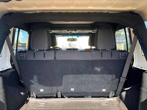 Used 2018 Jeep Wrangler Unlimited Rubicon w/ Connectivity Group image 38