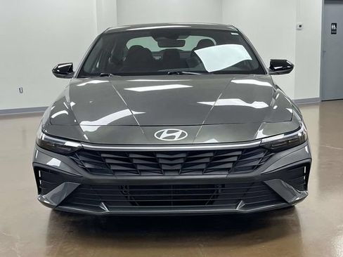 Certified 2025 Hyundai Elantra SEL FWD image 2