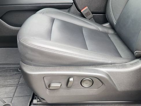 Used 2024 Chevrolet Suburban Z71 w/ Luxury Package image 23