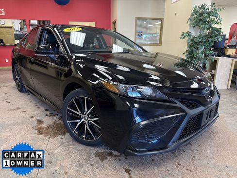 Used 2023 Toyota Camry SE FWD image 1