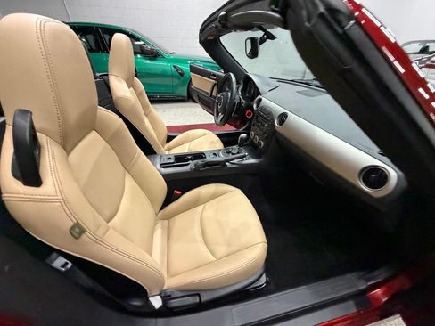 Used 2010 MAZDA MX-5 Miata Grand Touring w/ Premium Pkg RWD image 36