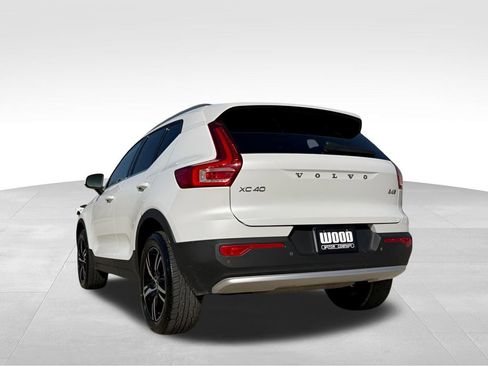 Used 2023 Volvo XC40 B5 Plus image 5