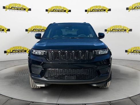 New 2025 Jeep Grand Cherokee Altitude image 8