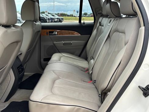 Used 2012 Lincoln MKX FWD image 16