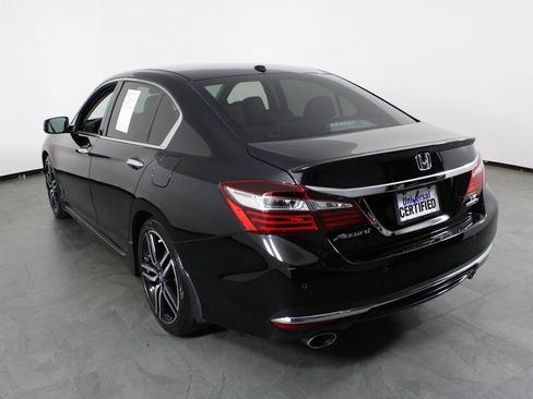 Used 2016 Honda Accord Touring image 3