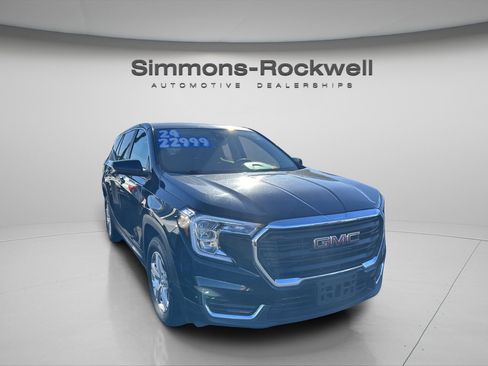 Used 2024 GMC Terrain SLE image 2