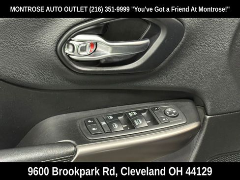 Used 2019 Jeep Cherokee Latitude Plus w/ Comfort/Convenience Group image 12