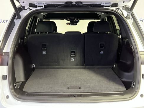 New 2025 Jeep Grand Cherokee Laredo image 9