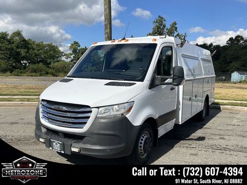 Used 2019 Freightliner Sprinter 3500 w/ Premium Package RWD image 12